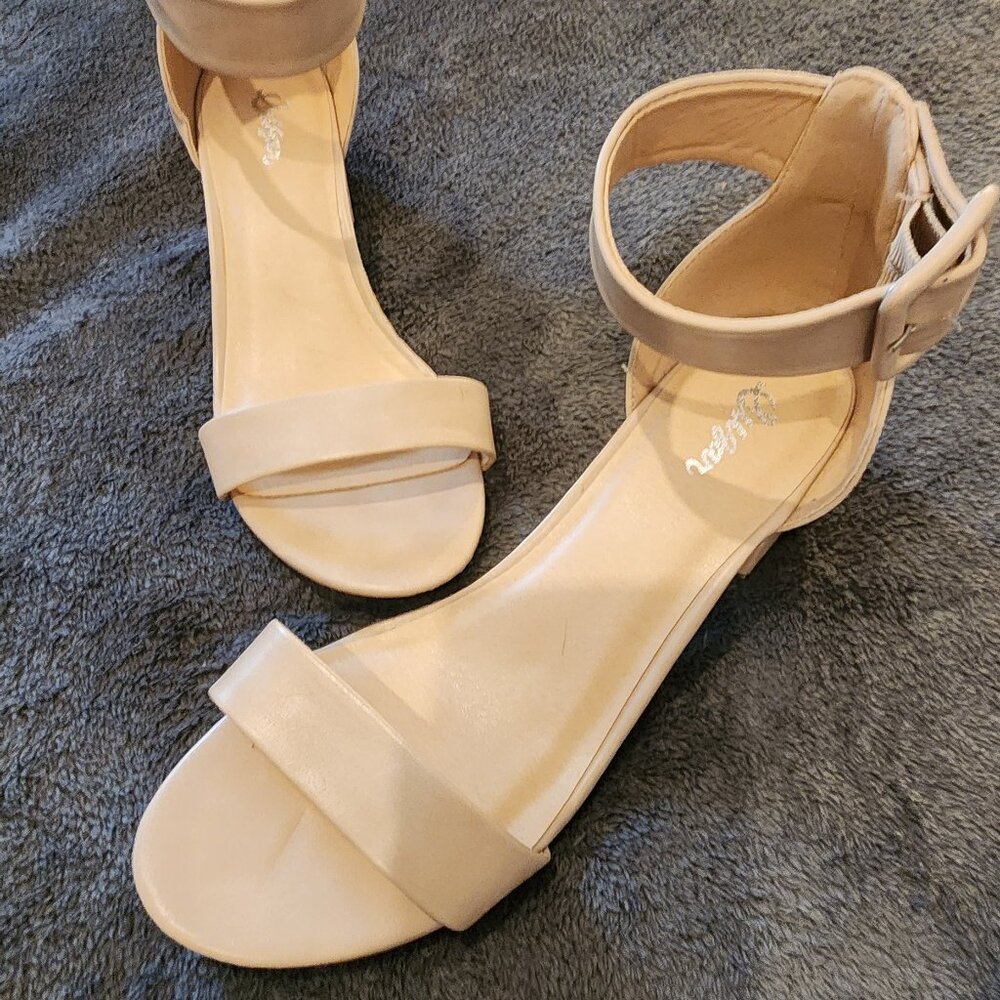 Sugar ‘Mattie II’ Ankle Strap 2" Block Heel – Champagne/Nude – Size 9M (NEW)